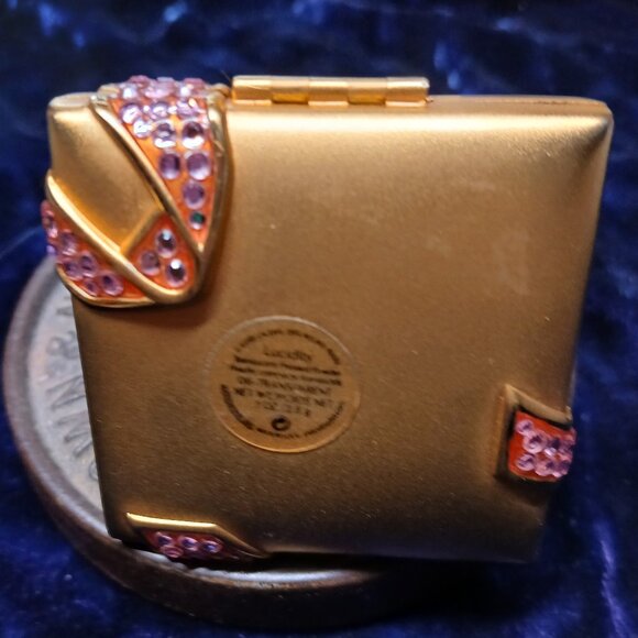 Estee Lauder 2002 Pink Ribbon Compact - Picture 2 of 3